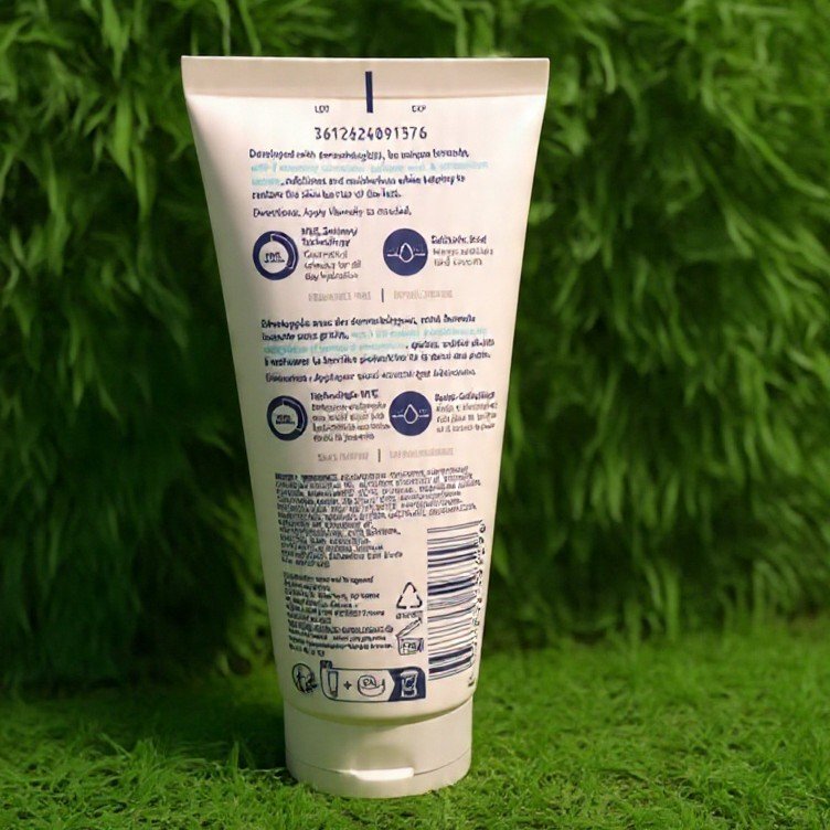 CeraVe SA Renewing Foot Cream | 88ml | For Extremely Dry, Rough, Bumpy Skin | With Salicylic Acid + 3 Ceramides + Hyaluronic Acid | Fragrance Free